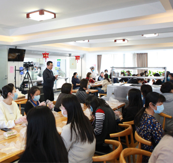 20220308-公司工會(huì)組織開展“遇見美麗、多彩生活”國(guó)際勞動(dòng)?jì)D女節(jié)主題活動(dòng) (1).JPG